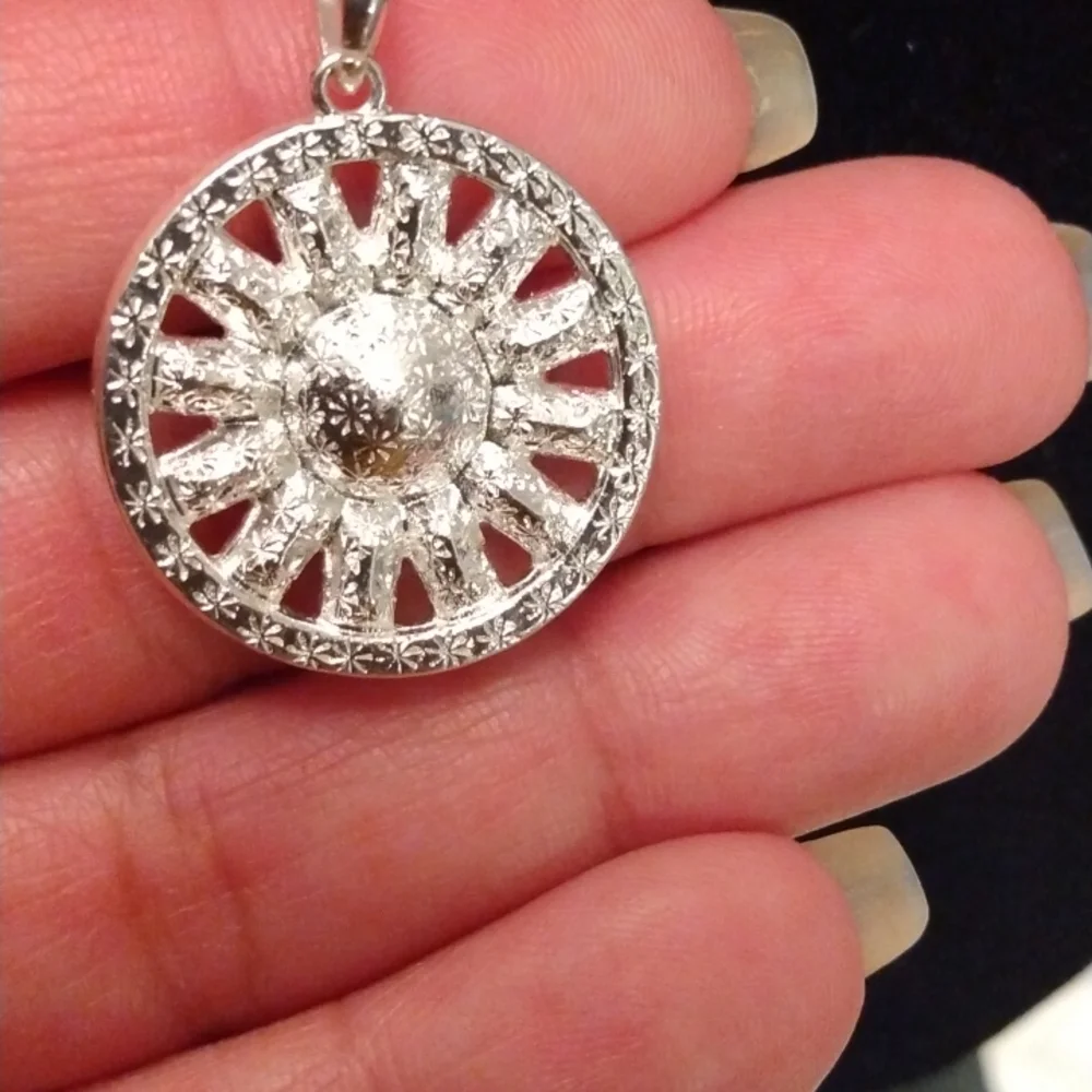 Beautifully Blue baguette necklace - Picture 8 of 9